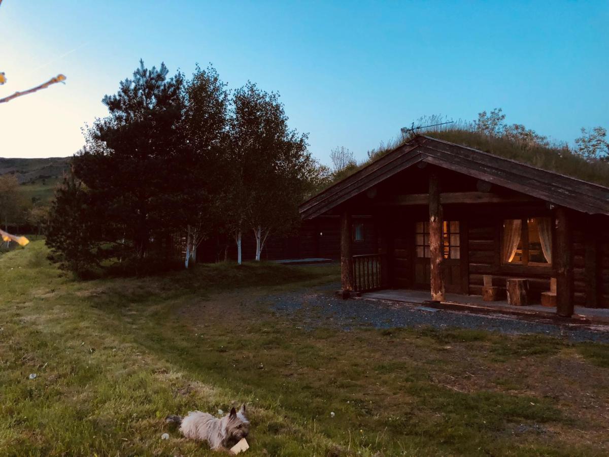 Log Home Village Улверстон Экстерьер фото