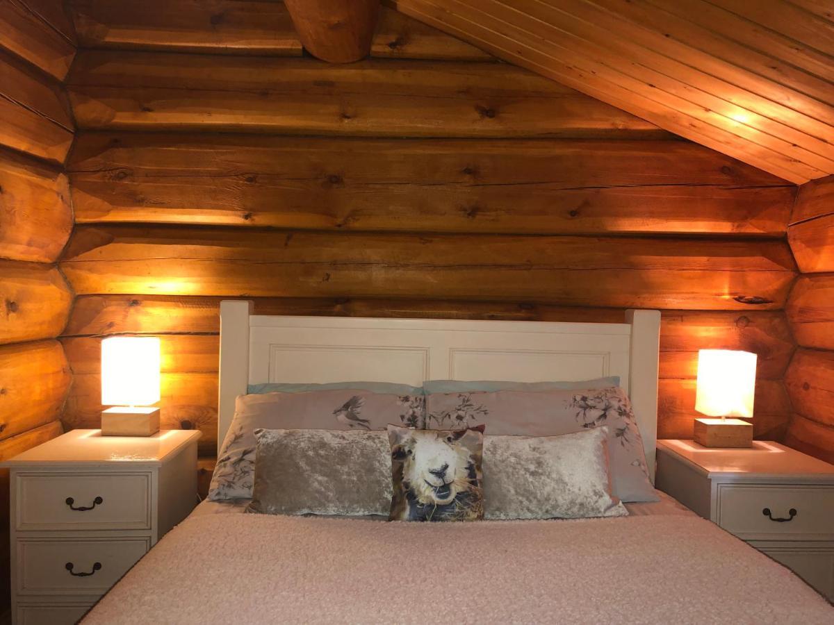 Log Home Village Улверстон Экстерьер фото