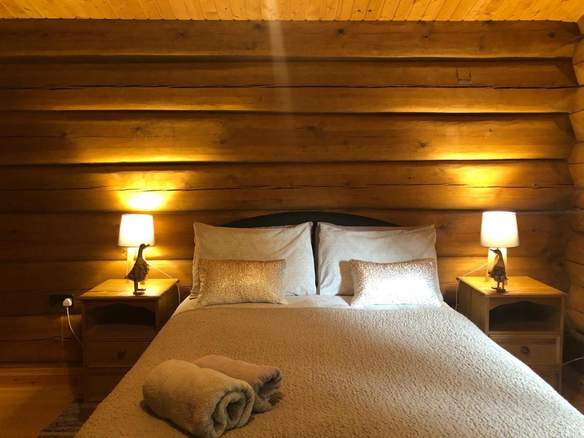 Log Home Village Улверстон Экстерьер фото