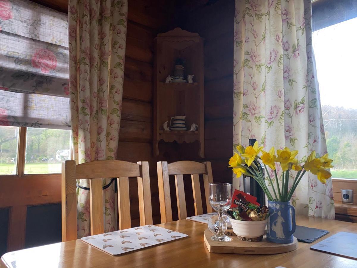 Log Home Village Улверстон Экстерьер фото