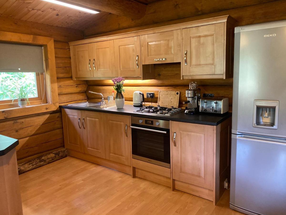 Log Home Village Улверстон Экстерьер фото
